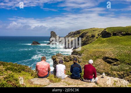 Visitors overlooking dramatic sea stacks and Atlantic coastline at Bedruthan Steps, Cornwall England UK Stock Photo