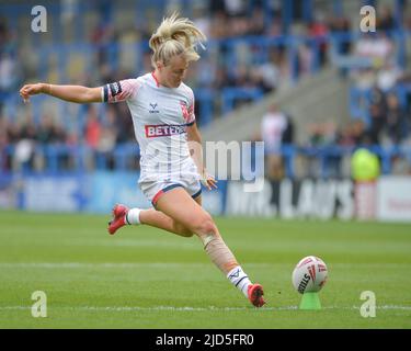 Warrington, England - 18th June 2022 -  Tara Stanley of England kicks goal. Rugby League International England Woman vs France Woman at Halliwell Jones Stadium, Warrington, UK  Dean Williams Credit: Dean Williams/Alamy Live News Stock Photo