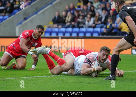 Jake Wardle #4 of the England national rugby league team goes over for ...