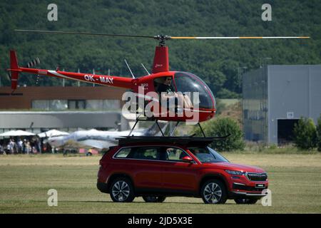 Mlada Boleslav, Czech Republic. 18th June, 2022. A helicopter Robinson R-22 lands on the roof of a car Skoda Kodiaq during the Czech Air Show in Mlada Boleslav (60 kilometers north of Prague) in the Czech Republic. (Credit Image: © Slavek Ruta/ZUMA Press Wire) Credit: ZUMA Press, Inc./Alamy Live News Stock Photo