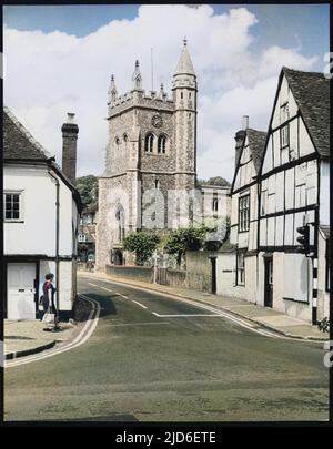 The fine old church of St. Mary, Amersham, Buckinghamshire, England, with some of the picturesque old houses in this town of ancient buildings. Colourised version of : 10155728       Date: 1950s Stock Photo