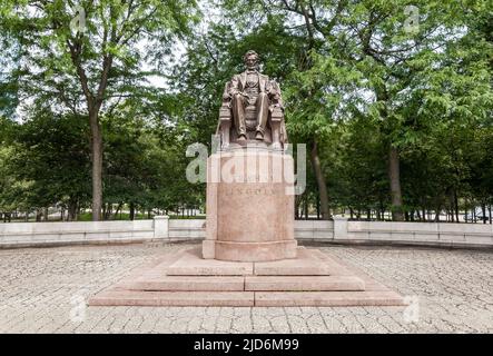 Bronze statue of Abraham Lincoln in Grant Park in Chicago, Illinois, USA Stock Photo