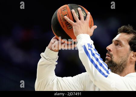 The Playoffs » Sergio Llull marca buzzer beater do meio da quadra pela Liga  ACB » The Playoffs