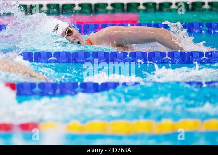 Budapest. 18th June, 2022. Tang Muhan of China competes during the women's 400m freestyle final at the 19th FINA World Championships in Budapest, Hungary on June 18, 2022. Credit: Meng Dingbo/Xinhua/Alamy Live News Stock Photo