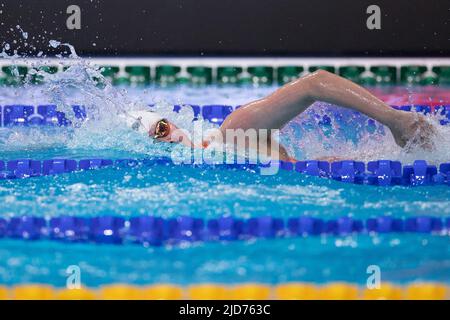 Budapest. 18th June, 2022. Tang Muhan of China competes during the women's 400m freestyle final at the 19th FINA World Championships in Budapest, Hungary on June 18, 2022. Credit: Meng Dingbo/Xinhua/Alamy Live News Stock Photo