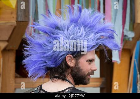 Seattle, Washington, USA. 18th June, 2022. A young man wears a colorful mohawk at the Fremont Solstice Parade. The iconic, annual parade returned after a three-year hiatus due to the coronavirus pandemic. Credit: Paul Christian Gordon/Alamy Live News Stock Photo