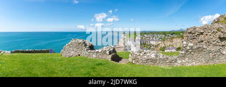 View from the ruins of Criccieth castle above the town of Criccieth looking out over Tremadog Bay, Lleyn Peninsula, North Wales. Stock Photo