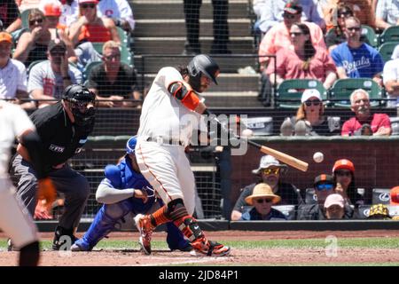 San Francisco Giants infielder Brandon Belt (9) during game against the New  York Mets at Citi Field in Queens, New York, April 30, 2016. Mets defeated  Giants 6-5. (Tomasso DeRosa via AP Stock Photo - Alamy