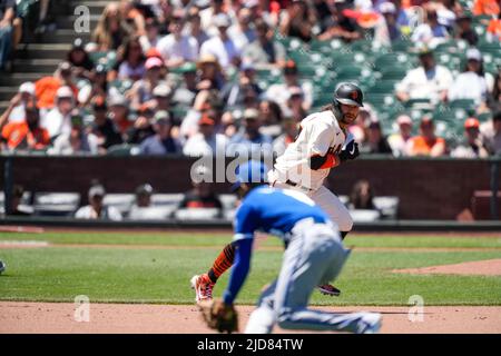 San Francisco Giants infielder Brandon Belt (9) during game against the New  York Mets at Citi Field in Queens, New York, April 30, 2016. Mets defeated  Giants 6-5. (Tomasso DeRosa via AP Stock Photo - Alamy