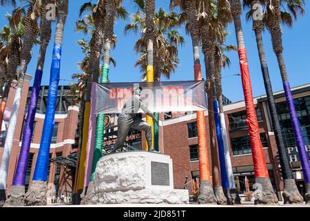 Statues – Oracle Park