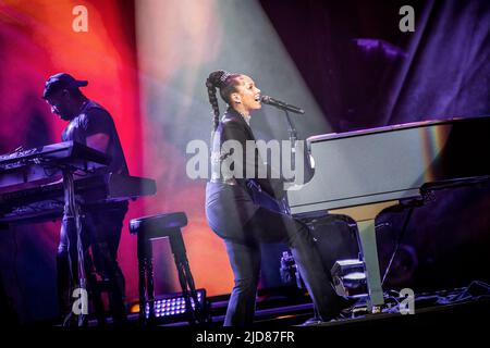 Oslo, Norway. 27th, June 2022. The American R&B singer, songwriter and musician Alicia Keys performs a live concert at Oslo Spektrum in Oslo. (Photo credit: Gonzales Photo - Terje Dokken). Stock Photo