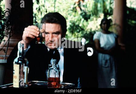 ALBERT FINNEY, UNDER THE VOLCANO, 1984, Stock Photo