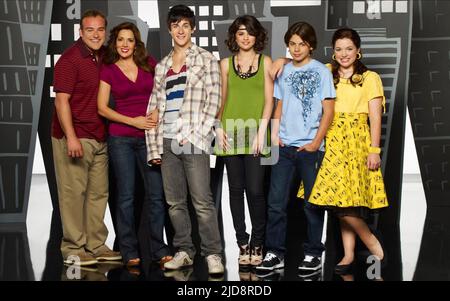 DELUISE,CANALS-BARRERA,HENRIE,GOMEZ,AUSTIN,STONE, WIZARDS OF WAVERLY PLACE: THE MOVIE, 2009, Stock Photo