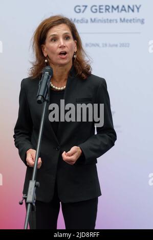 Bonn, Germany. 19th June, 2022. Elizabeth Kennedy Trudeau, Acting Assistant Secretary, U.S. Department of State, delivers a statement ahead of the G7 Media Ministers meeting. Credit: Henning Kaiser/dpa/Alamy Live News Stock Photo