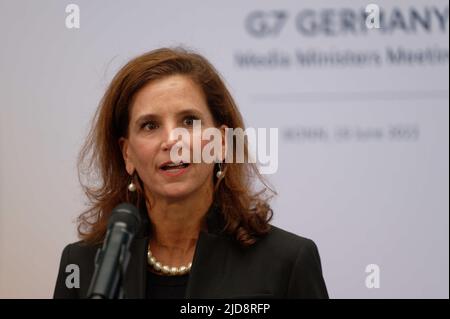 Bonn, Germany. 19th June, 2022. Elizabeth Kennedy Trudeau, Acting Assistant Secretary, U.S. Department of State, delivers a statement ahead of the G7 Media Ministers meeting. Credit: Henning Kaiser/dpa/Alamy Live News Stock Photo