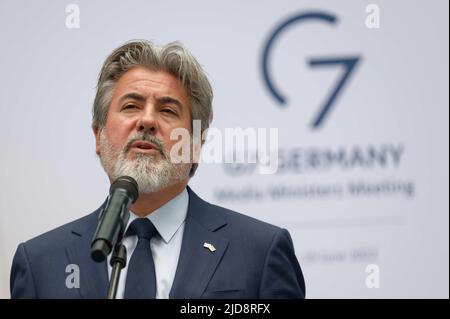 Bonn, Germany. 19th June, 2022. Pablo Rodruigeuz, Minister of Canadian Heritage to Quebec Lieutenant, makes a statement before the meeting media ministers of the G7 countries. Credit: Henning Kaiser/dpa/Alamy Live News Stock Photo