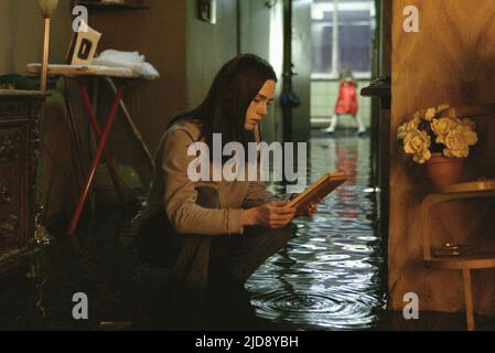 JENNIFER CONNELLY, DARK WATER, 2005, Stock Photo