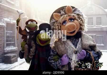 TIM,FROG,PIGGY, THE MUPPET CHRISTMAS CAROL, 1992, Stock Photo