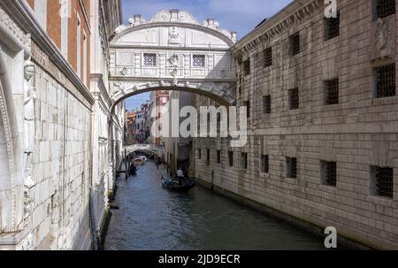 Venice, Italy - September 03, 2018: Helmsman on gondolas or boat in a canal against Pont des Soupirs (Bridge of sighs) located in the centre Stock Photo