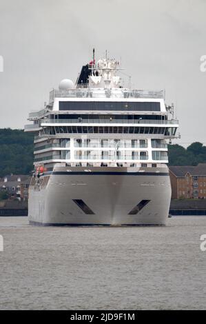 19/06/2022 Gravesend UK The River Thames cruise bonanza continues over the weekend with Viking Venus sailing from Greenwich. The 228m cruise ship was Stock Photo