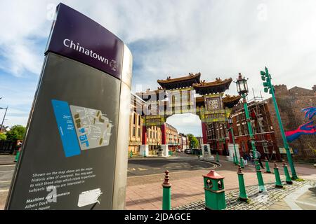 Chinatown Liverpool. Signpost and arch or gate (known as a paifang) entering the Chinatown area. England, UK Stock Photo