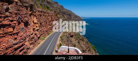 Coastal road, Chapman's Peak Drive, along the shoreline of the Atlantic Ocean on the western side of the Cape Peninsula Stock Photo