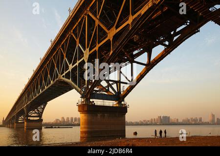 The Yangtze Bridge, crossing the River Yangtze at Nanjing, China; Nanjing, Jiangsu province, China Stock Photo