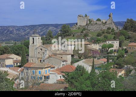 France, Bouches-du-Rhône Orgon village of the Alpilles, castle of the Duke of Guise Stock Photo