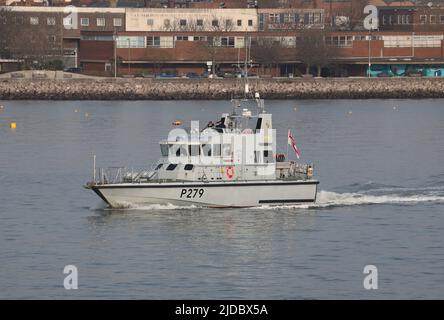 The Royal Navy Fast Training boat HMS BLAZER leaves harbour Stock Photo