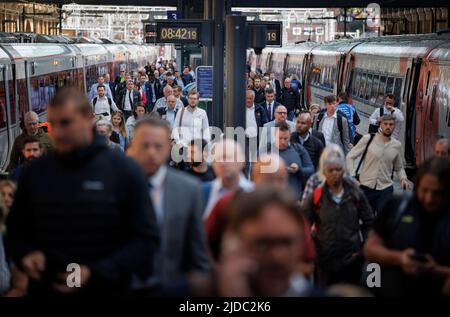 London, UK. 20th June, 2022. Commuters disembark a train during rush hour at Kings Cross station in London. Rail lines across Britain will be closed for three days, starting tomorrow (Tuesday) when thousands of rail workers walk out on 21, 23 and 25 June over a pay dispute. Photo credit: Ben Cawthra/Sipa USA **NO UK SALES** Credit: Sipa USA/Alamy Live News Stock Photo