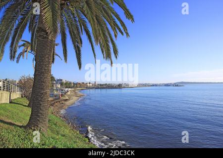 France, Alpes-Maritimes (06) Golfe Juan view of the bay from the coast Stock Photo