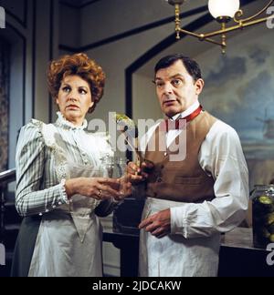 Das waren noch Zeiten - Kleine Geschichten von Kalke & Söhne, Fernsehfilm, Deutschland 1981, Regie: Wolfgang Schleif, Darsteller: Johanna von Koczian, Peer Schmidt Stock Photo