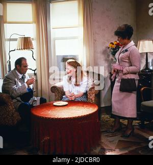 Ein Zug nach Manhattan, Fernsehfilm, Deutschland 1981, Regie: Rolf von Sydow, Darsteller: Charles Brauer, Ulrike Bliefert, Bruni Löbel Stock Photo
