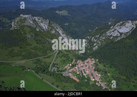 France, Ariege, Montsegur vestige of the castle said Cathar, village (aerial view) Stock Photo