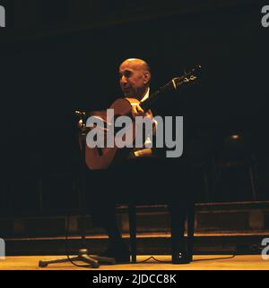 Carlos Montoya, berühmter spanischer Flamenco-Gitarrist, hier bei einem Auftritt in Deutschland, circa 1968. Carlos Montoya, famous Spanish Flamenco guitarist, performance in Germany, circa 1968. Stock Photo