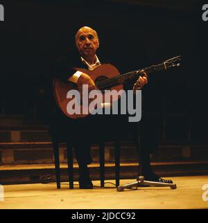 Carlos Montoya, berühmter spanischer Flamenco-Gitarrist, hier bei einem Auftritt in Deutschland, circa 1968. Carlos Montoya, famous Spanish Flamenco guitarist, performance in Germany, circa 1968. Stock Photo