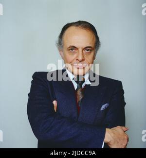 Lorin Maazel, amerikanischer Dirigent, Komponist und Violinist, Portraitaufnahme, Deutschland, circa 1985. Lorin Maazel, American conductor, composer and violinist, portrait shot, Germany, circa 1985. Stock Photo