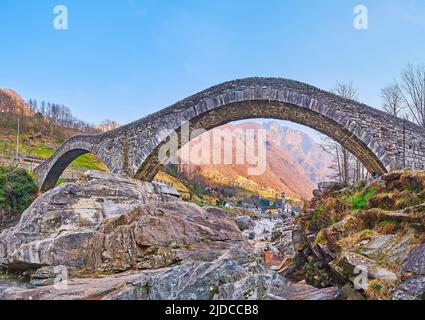 The Salt Bridge panorama with a view on rocks of Verzasca River under the bridge's arches, Lavertezzo, Valle Verzasca, Switzerland Stock Photo