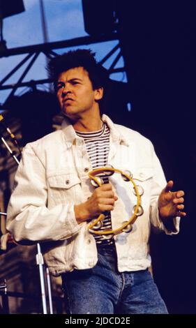 Paul Young, britischer Pop und Soul Sänger und Songwriter, hier bei einem Auftritt in Deutschland, 1987. Paul Young, British Pop and Soul singer and songwriter, performance in Germany, 1987. Stock Photo