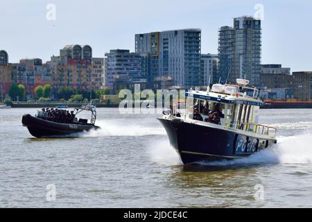 Metropolitan Police Marine Unit and Firearms Officers training on the River Thames in London Stock Photo