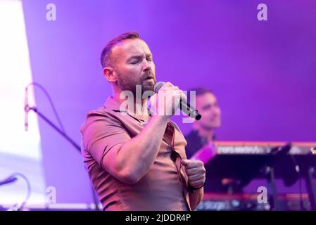 Kevin Simm, vocalist of Wet Wet Wet band performing at the Fantasia pop festival in Promenade Park, Maldon, Essex, UK Stock Photo