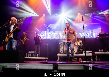 Graeme Clark and Kevin Simm of Wet Wet Wet band performing at the Fantasia pop festival in Promenade Park, Maldon, Essex, UK. Stock Photo