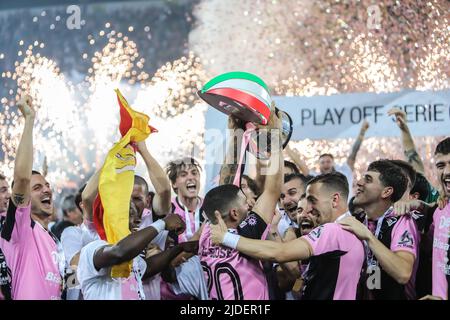 Italian Football TV on X: Palermo have WON the @LegaProOfficial Playoffs  and officially RETURN to Serie B ⬆️🇮🇹 Just one more step until The  promise land…🔜 An incredible achievement for the club