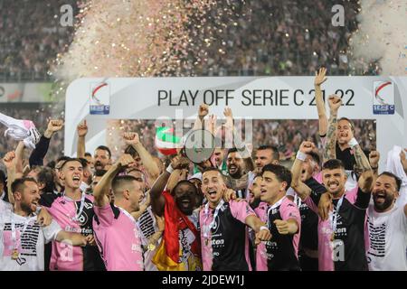 Italian Football TV on X: Palermo have WON the @LegaProOfficial Playoffs  and officially RETURN to Serie B ⬆️🇮🇹 Just one more step until The  promise land…🔜 An incredible achievement for the club