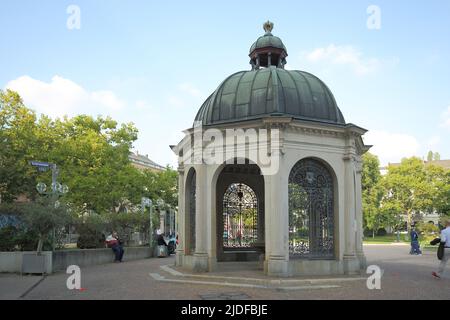 Pavilion Kochbrunnen at Kochbrunnenplatz in Wiesbaden, Hesse, Germany Stock Photo