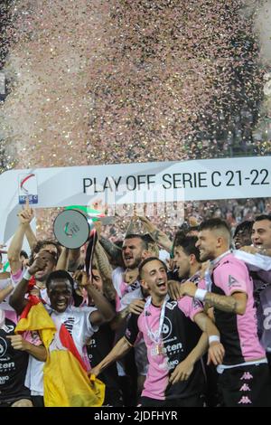 Italian Football TV on X: Palermo have WON the @LegaProOfficial Playoffs  and officially RETURN to Serie B ⬆️🇮🇹 Just one more step until The  promise land…🔜 An incredible achievement for the club