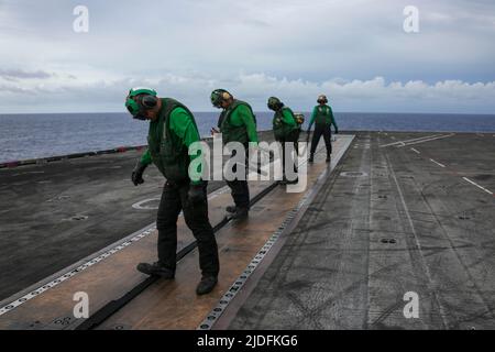 PHILIPPINE SEA (June 17, 2022) Sailors insert slot seals on the flight deck of the Nimitz-class aircraft carrier USS Abraham Lincoln (CVN 72). Abraham Lincoln Strike Group is on a scheduled deployment in the U.S. 7th Fleet area of operations to enhance interoperability through alliances and partnerships while serving as a ready-response force in support of a free and open Indo-Pacific region. (U.S. Navy photo by Mass Communication Specialist 3rd Class Javier Reyes) Stock Photo