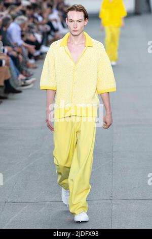 Milan, Italien. 21st June, 2022. ZEGNA SS23 runway during Milan Fashion Week on June 2022 - Milan, Italy. 20/06/2022 Credit: dpa/Alamy Live News Stock Photo