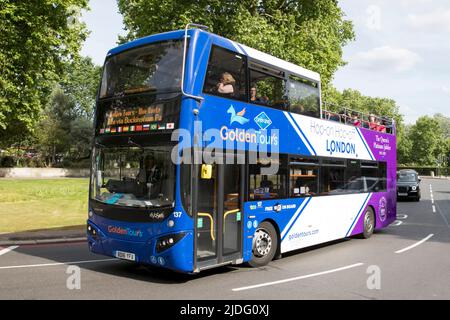 Golden Tours London sightseeing bus, London, England, United Kingdom, Friday, May 20, 2022.Photo: David Rowland / One-Image.com Stock Photo