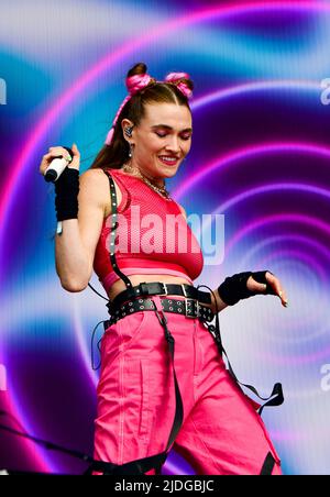 Napa Valley, California, May 27, 2022 - Misterwives, Mandy Lee on stage at the 2022 BottleRock Festival in Napa California, Credit: Ken Howard/Alamy Stock Photo